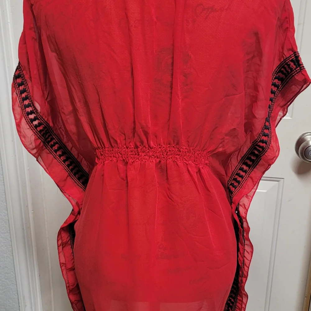 Elegant Red Embroidered Women's Top - Picture 2 of 3